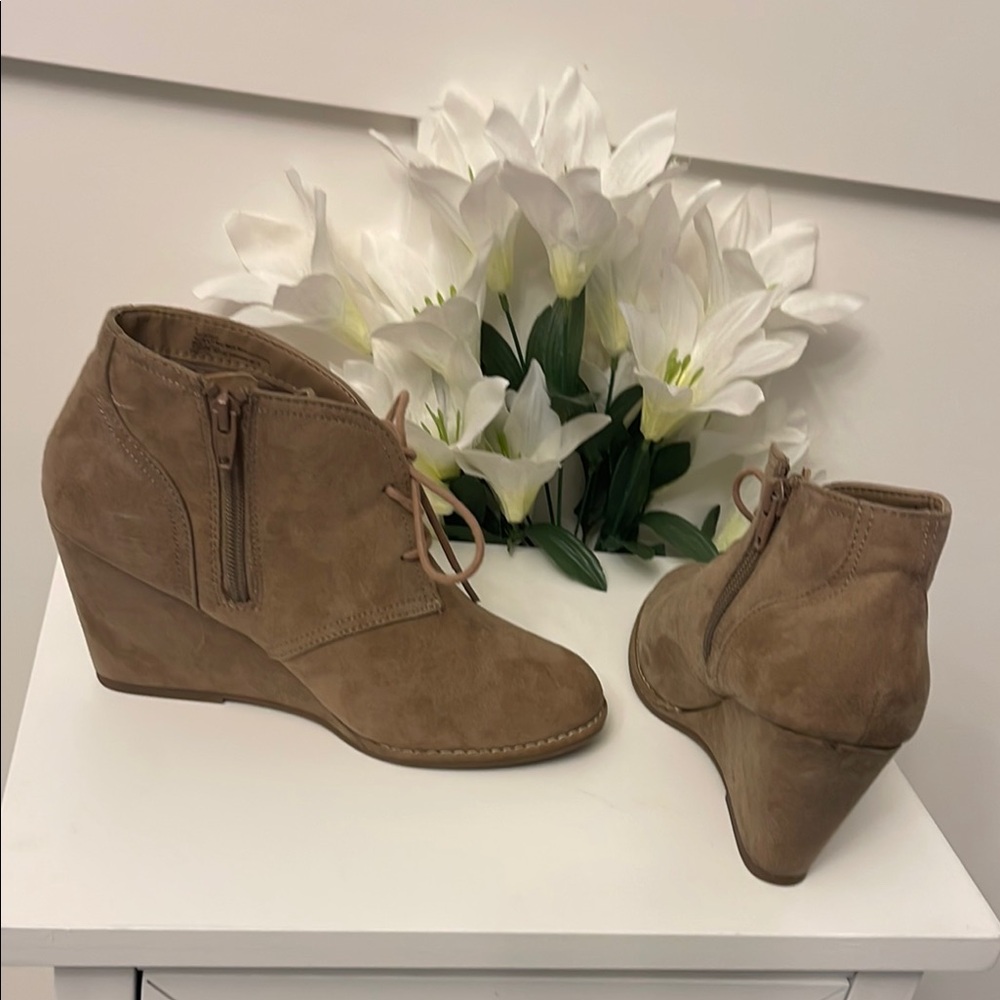 Women's Tan Wedge Ankle Boots